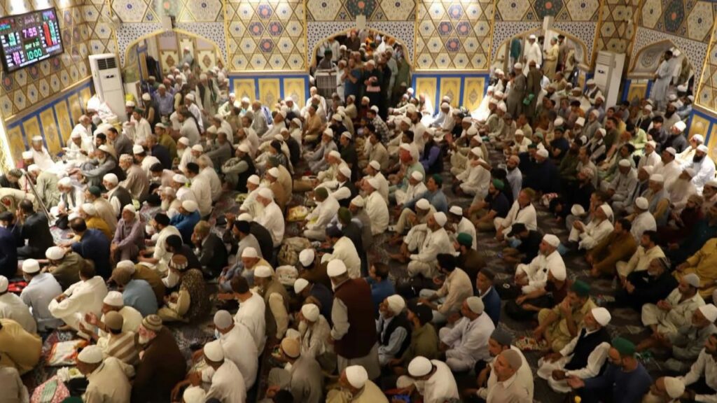 Hazratbal Shrine Witnesses Historic Eid-e-Milad Gathering as Thousands Pray in Srinagar