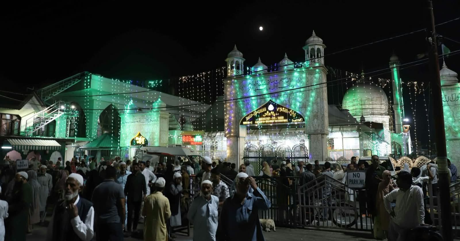 Eid-e-Milad at Hazratbal Shrine: Thousands Gather in Kashmir for Grand Religious Celebration