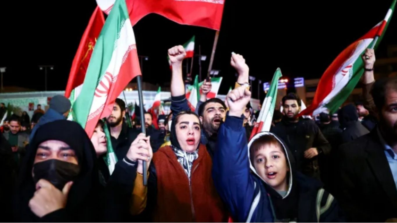 Iran Hijab Crackdown Returns: Cafes Shut as Hardliners Push Strict Dress Code Enforcement