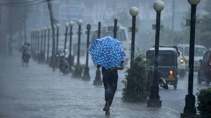 J&K Weather Alert: Heavy Rain Warning Issued, Flash Flood Risk Rises Across Region