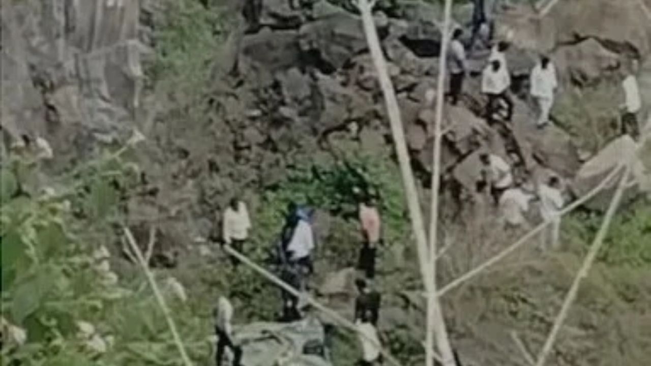 Maharashtra Horror: Son Falls From Hill, Parents Lose Lives in Desperate Rescue Attempt