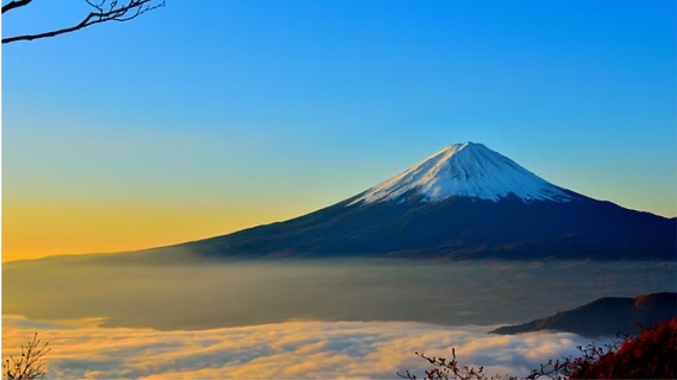 Father Leaves 7-Year-Old Son Alone on Mount Fuji, Police Warn Him Over Safety Risk