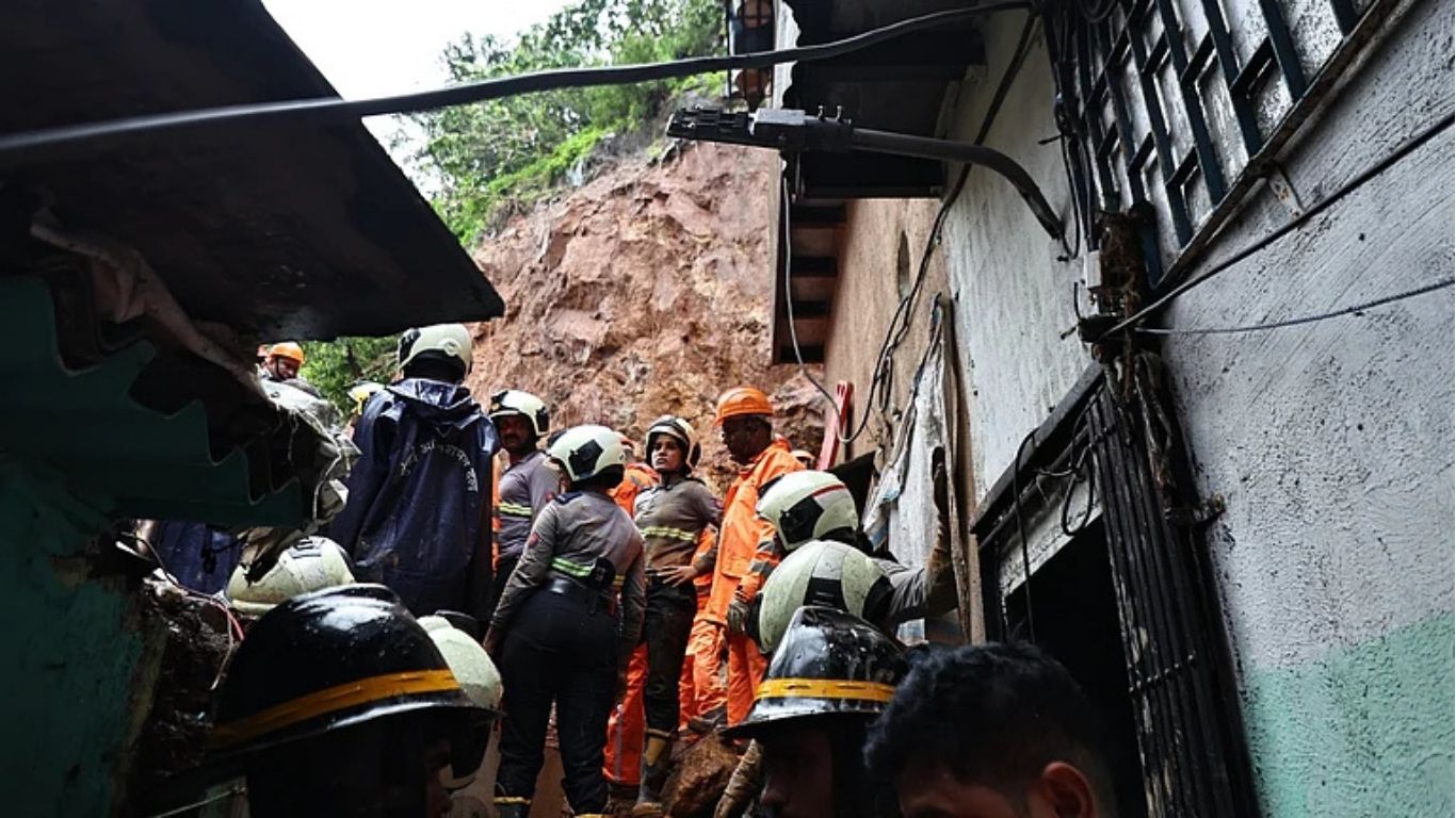 Night Disaster in Mumbai; 7 Dead After Massive Landslide in Ghatkopar-Kurla, Rescue Ops Underway
