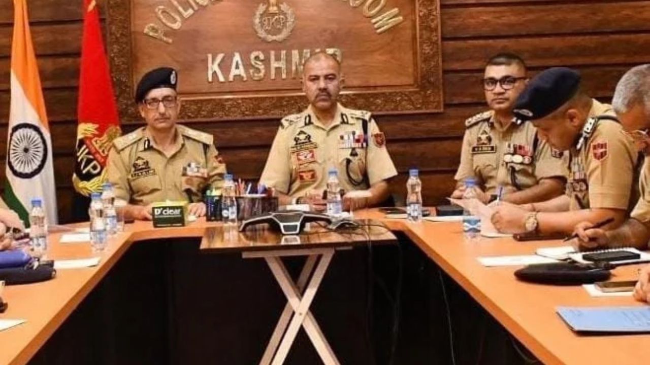 DGP Nalin Prabhat Reviews J&K Security Preparedness, Directs Forces to Maintain High Alert