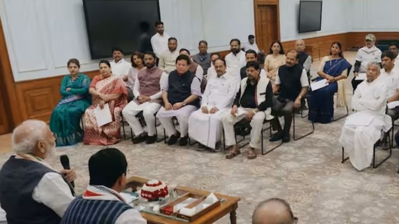 PM Modi Hosts Breakfast Meet With NDA MPs