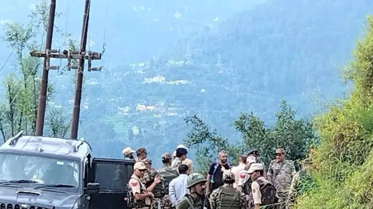 Security Alert in Ramban After Scorpio Flees Checkpoint, Vehicle Recovered Near Dalwas on Jammu-Srinagar Highway