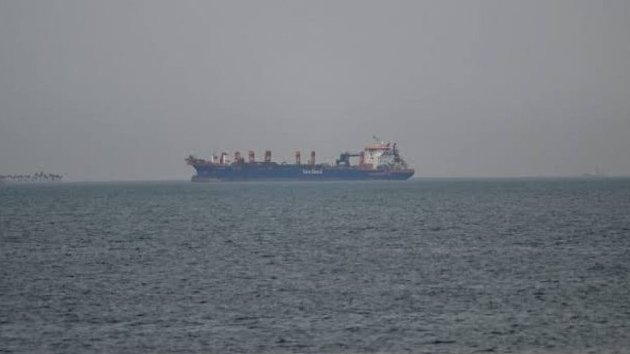 Unknown Projectile Hits Ship In Strait Of Hormuz, Iran Tensions Spark Global Shipping Fear