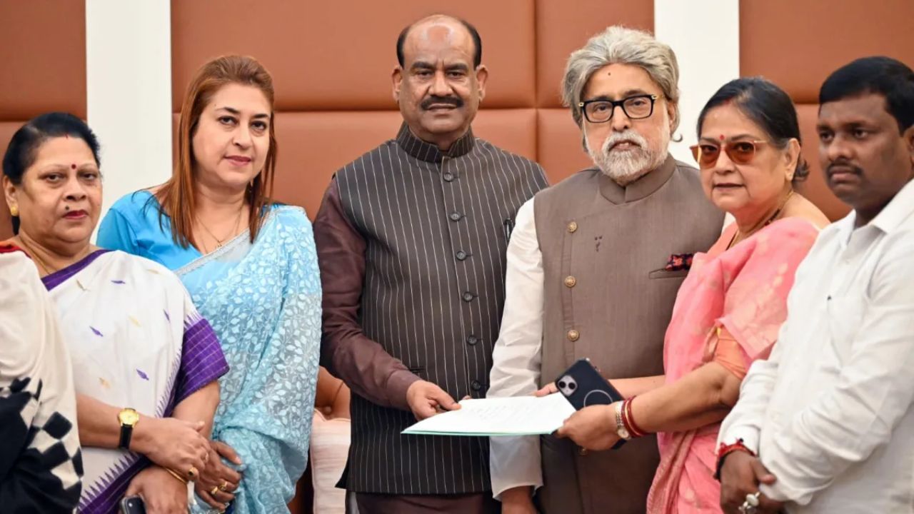 Lok Sabha Speaker Issues Notice To 20 TMC Rebel MPs After Supreme Court Hearing Over Disqualification Pleas