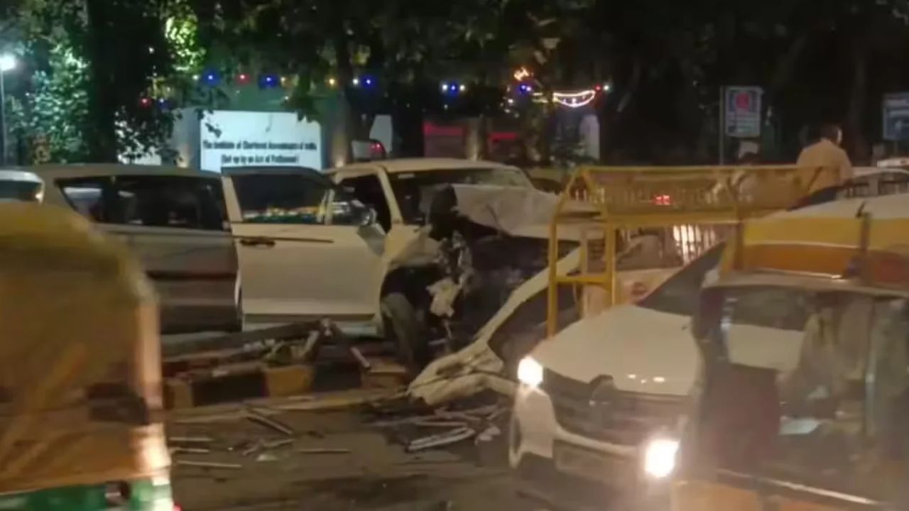 Delhi ITO Accident: Car Flies Over Divider, AAP-BJP MLAs Among 6 Injured