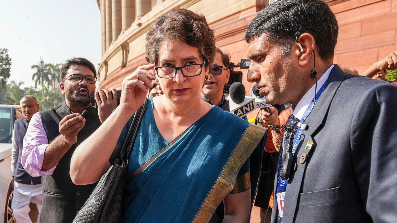 “Rahul Jharkhand Kyun Nahi Gaye?” BJP MP Taunts, Priyanka Gandhi’s Fiery Reply: “First Time I’ve Seen Ruling Party MPs Protest”