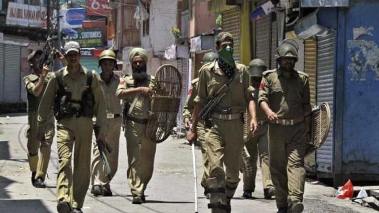 Fresh Terror Threat in Kashmir: Kashmiri Pandit Employees Sent on Leave Amid Security Concerns