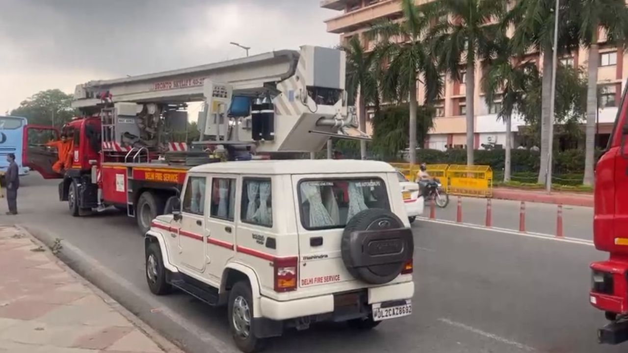 Krishi Bhawan Fire: Massive Blaze Near Parliament, Fire Teams Carry Out Rescue Operation