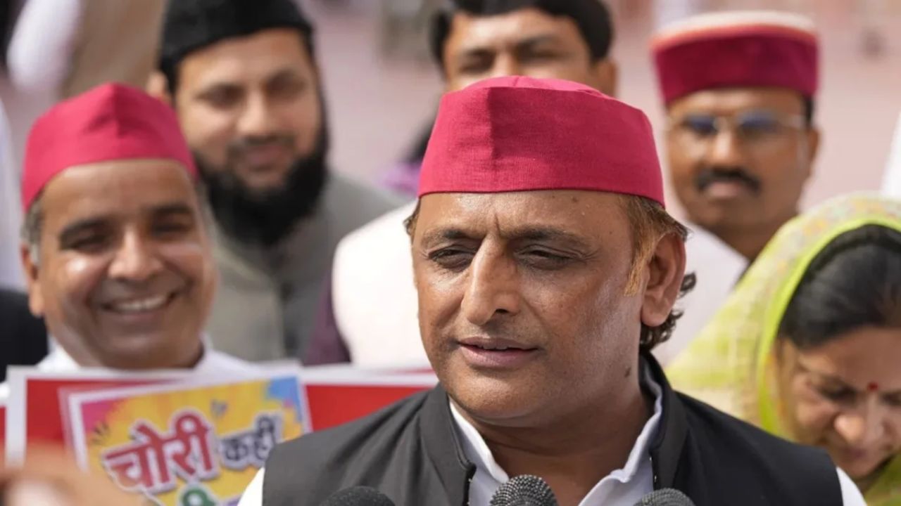‘Even If I Get One, I’ll Not Wear It’: SP Chief Akhilesh Yadav Says He Hasn’t Got Bulletproof Jacket Yet