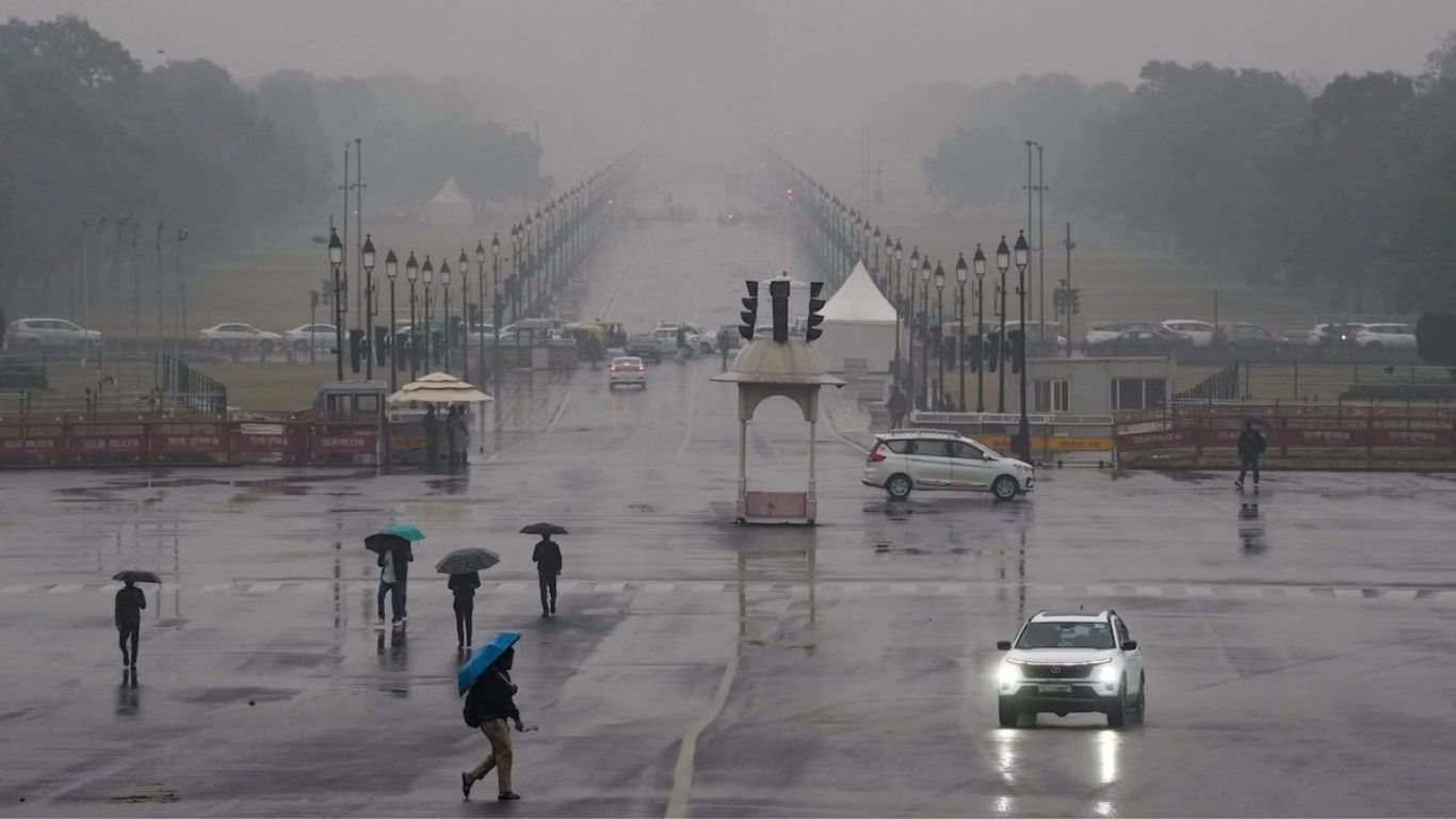 Delhi Weather Today: Heavy Rain Hits National Capital After Sudden Weather Change; What’s Next Will Surprise You