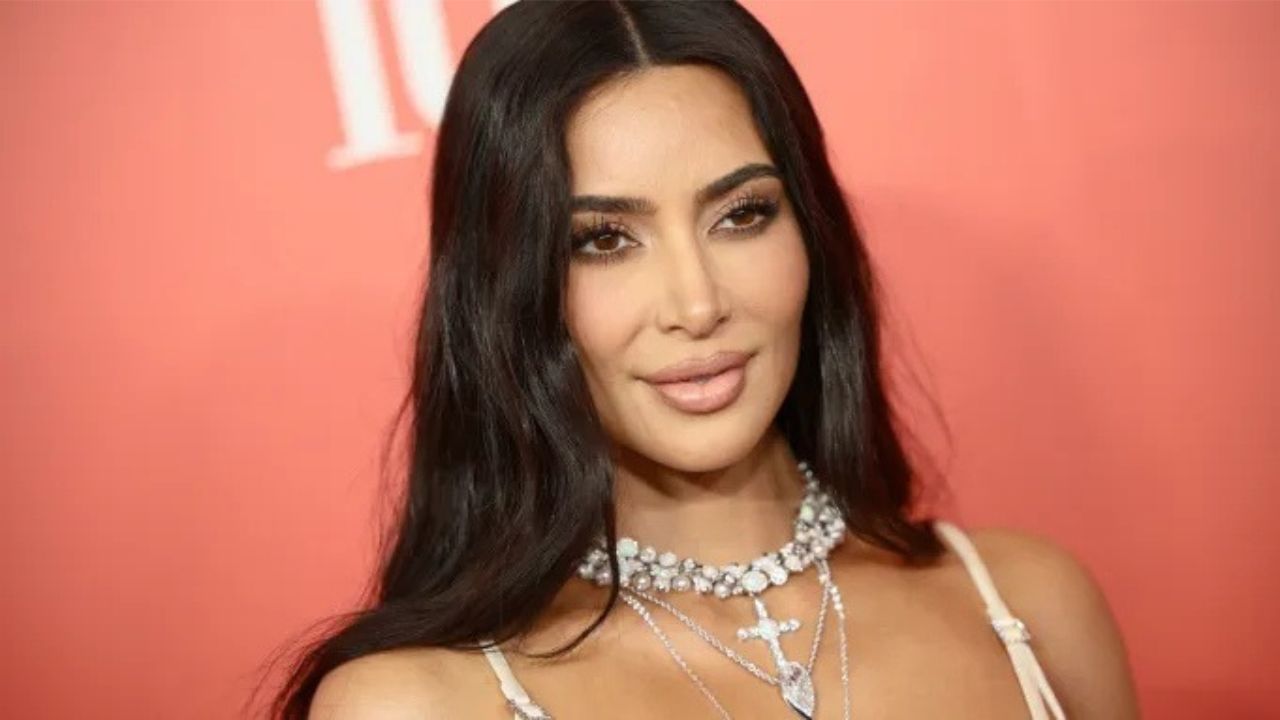 Kim Kardashian’s Bikini Rule Revealed: Jewellery Stacks, Belly Chains & Beach Glam Like Never Before