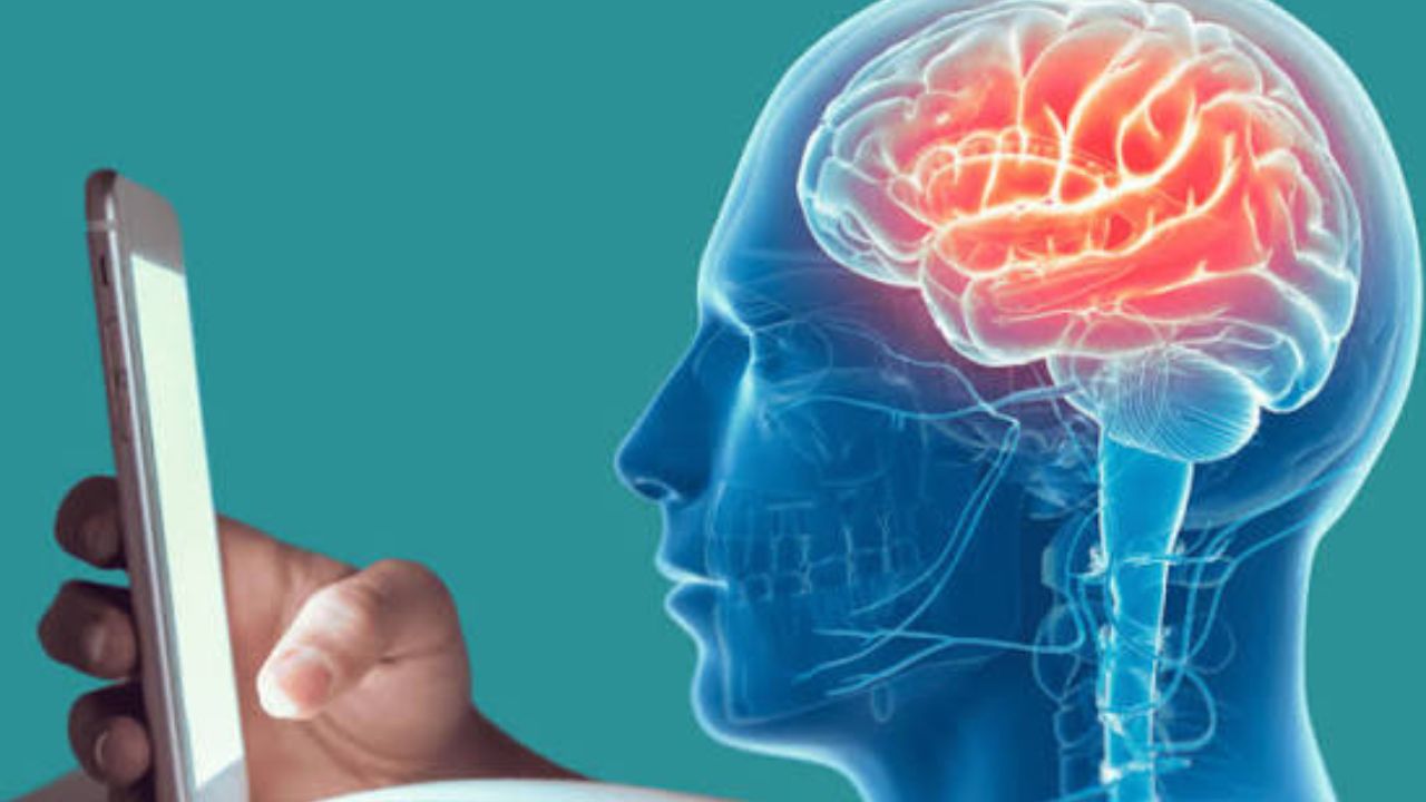 Using Your Phone Too Much? 5 Hidden Ways Smartphones May Be Affecting Your Mind