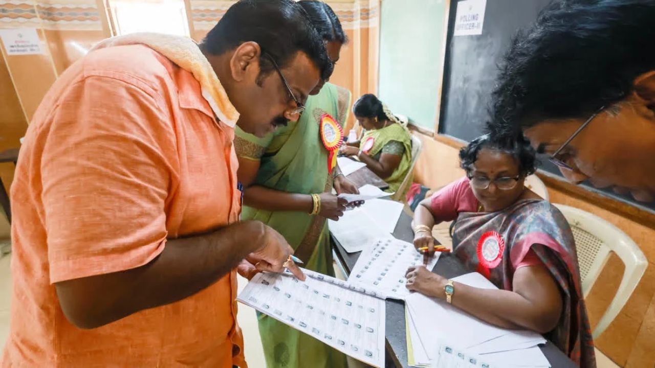 47 Lakh Delhi Voters Could Disappear From Draft Roll? SIR May Remove 1 Out of Every 3 Names