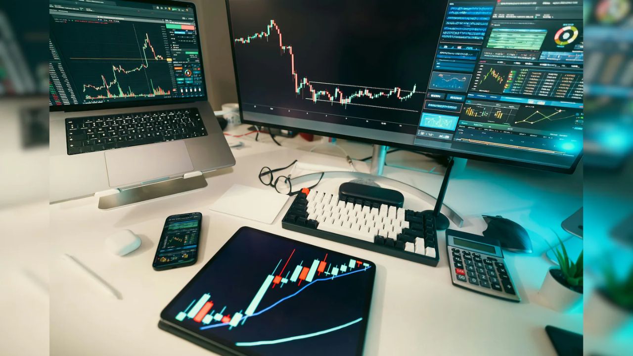 Sensex-Nifty Today: Market Shows Caution, One Major Stock Faces Heavy Selling