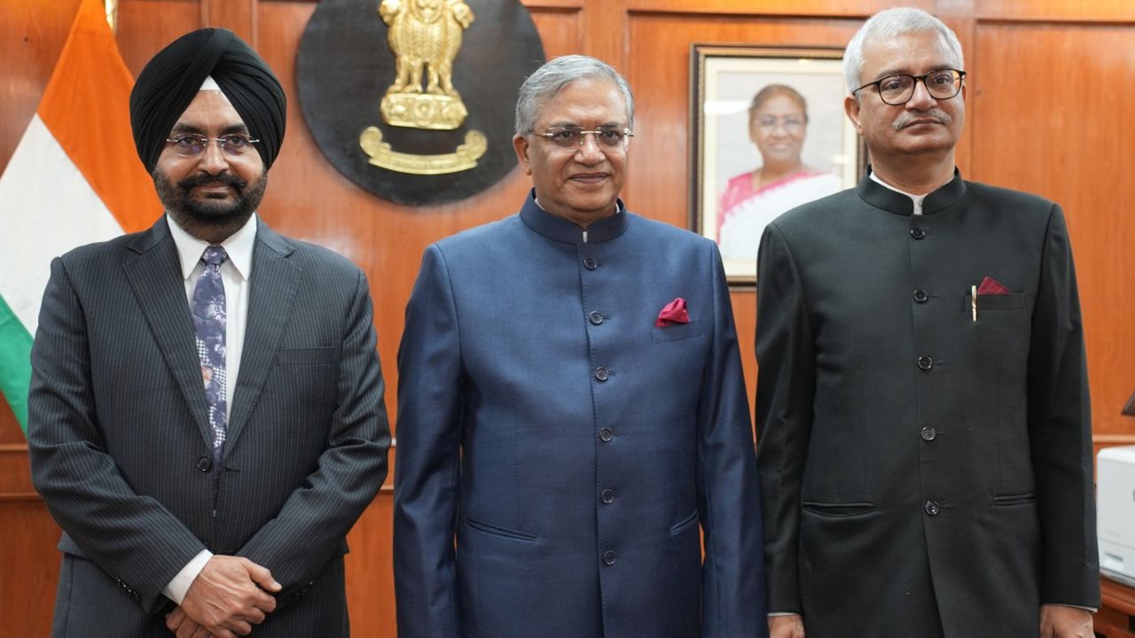 Election Commission SIR Row: 14 Objections by 2 Commissioners Trigger Voter List Debate