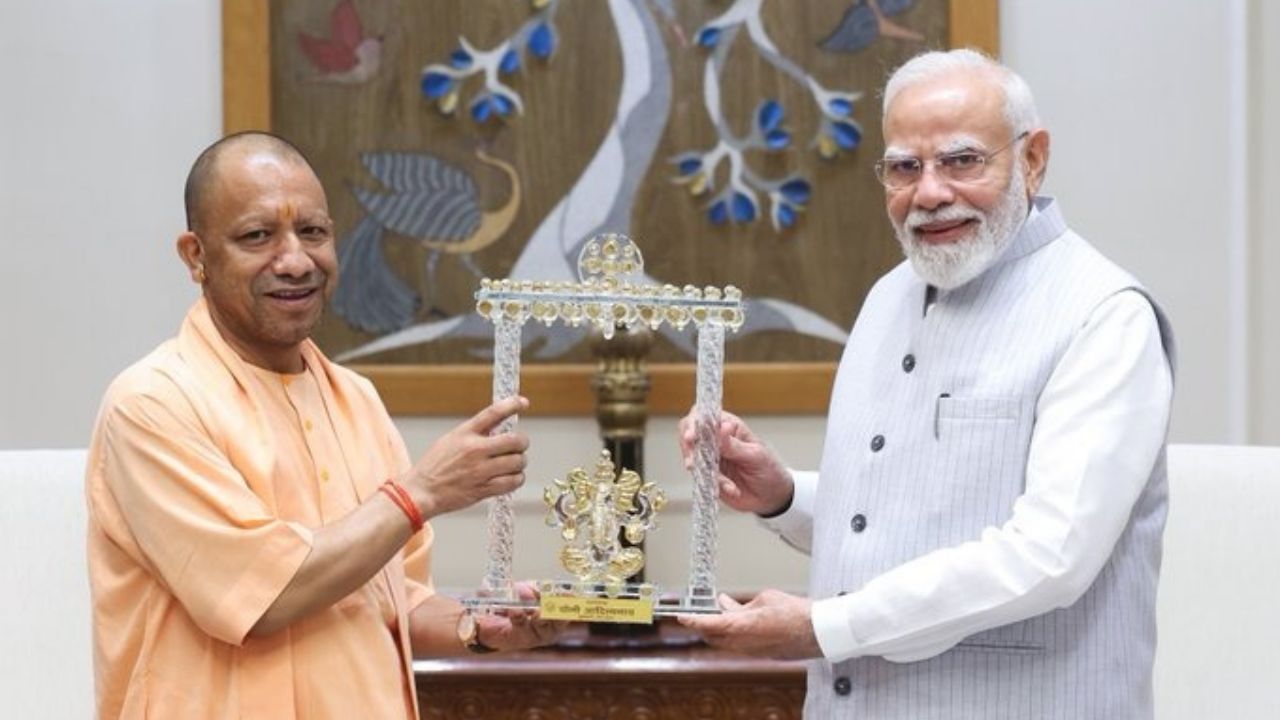 Yogi Adityanath Meets PM Modi: Big Delhi Meeting Amid UP 2027 Election Buzz