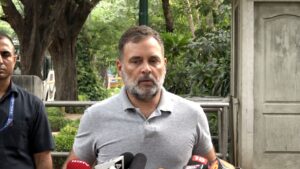 ‘We Are In This Together’: Rahul Gandhi Called Mamata After TMC Symbol Freeze