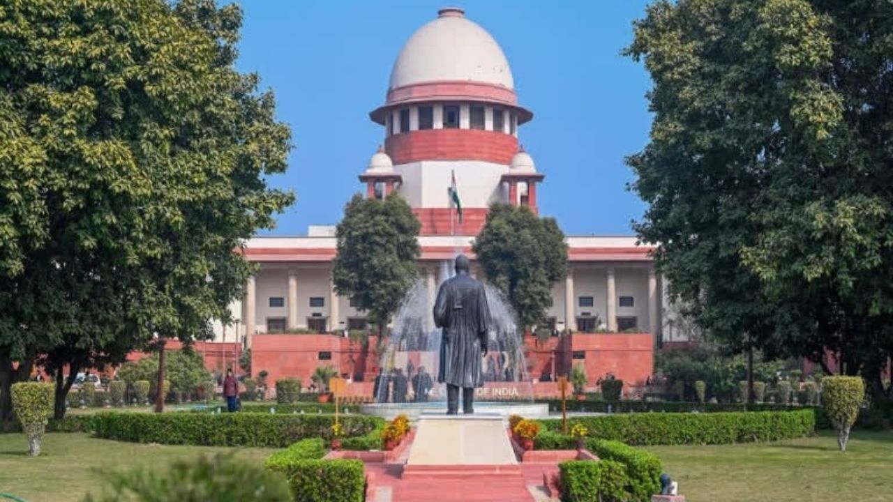TMC Symbol Row Intensifies: SC Refers to Shiv Sena Case, Asks EC for Early Verdict