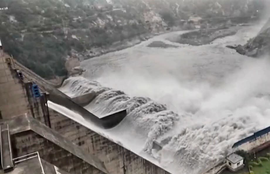 Salal Dam Gates Open After Advisory, Chenab Water Levels Expected To Fluctuate