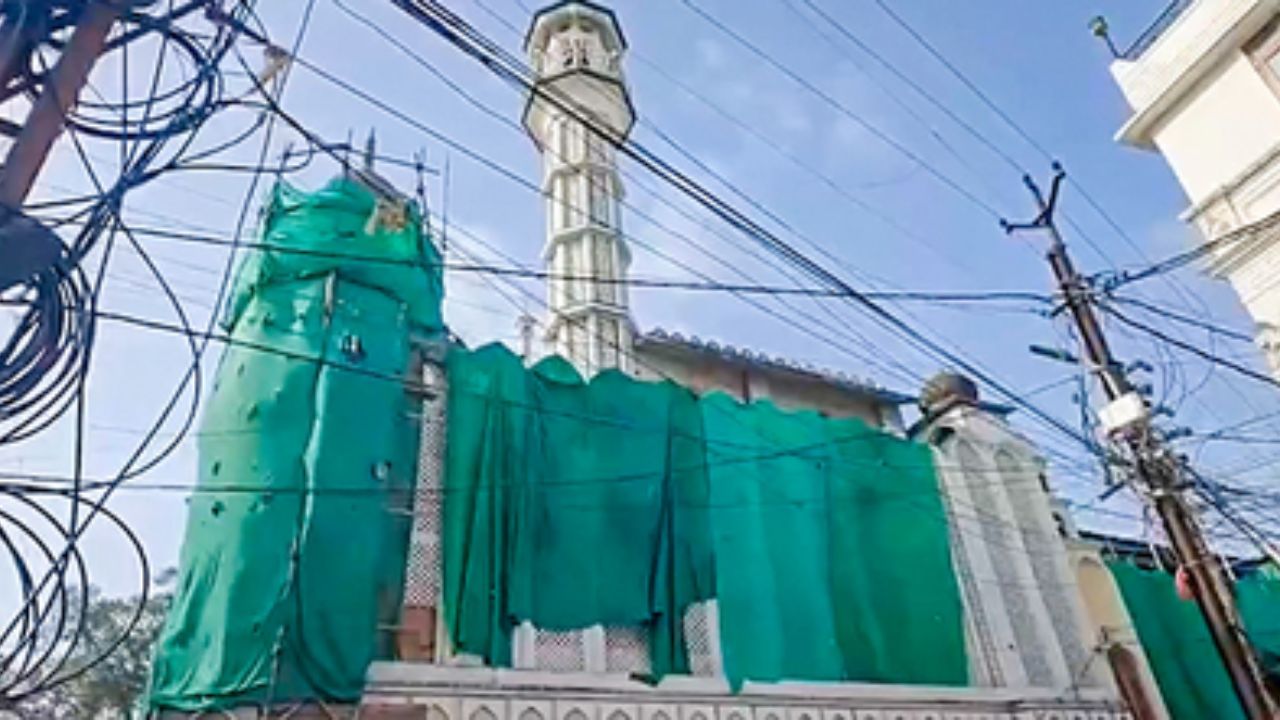 Ujjain Mosque Row: Maulana Shahabuddin Razvi Questions Administration, Urges Peace