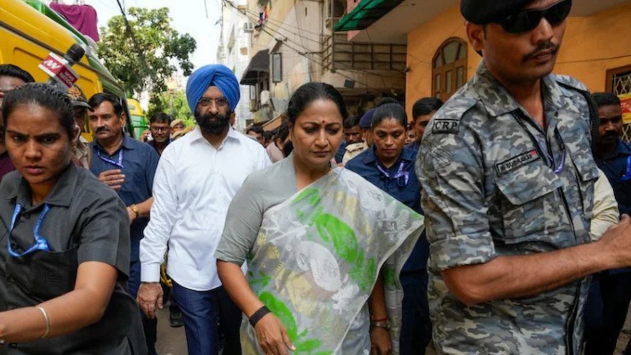 7 Deaths After Delhi PG Collapse: CM Rekha Gupta Orders Demolition of Risky Building, Announces Rs 5 Lakh Aid