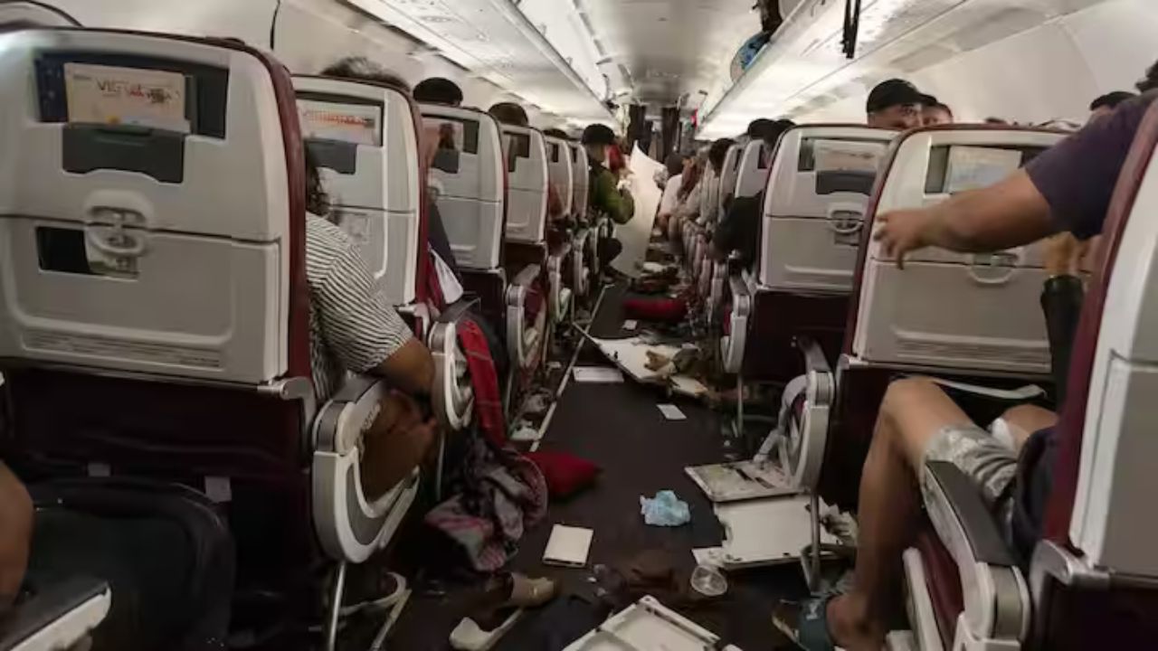 300 Feet Mid-Air Drop in Just Seconds! Air India Phuket-Delhi Flight Probe Reveals Pilot’s Psychoactive Substance Test Shock