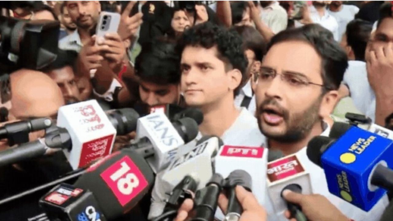 Jantar Mantar Row Explodes! CJP Claims Police Assured Swatantra Bhardwaj Arrest Within 72 Hours