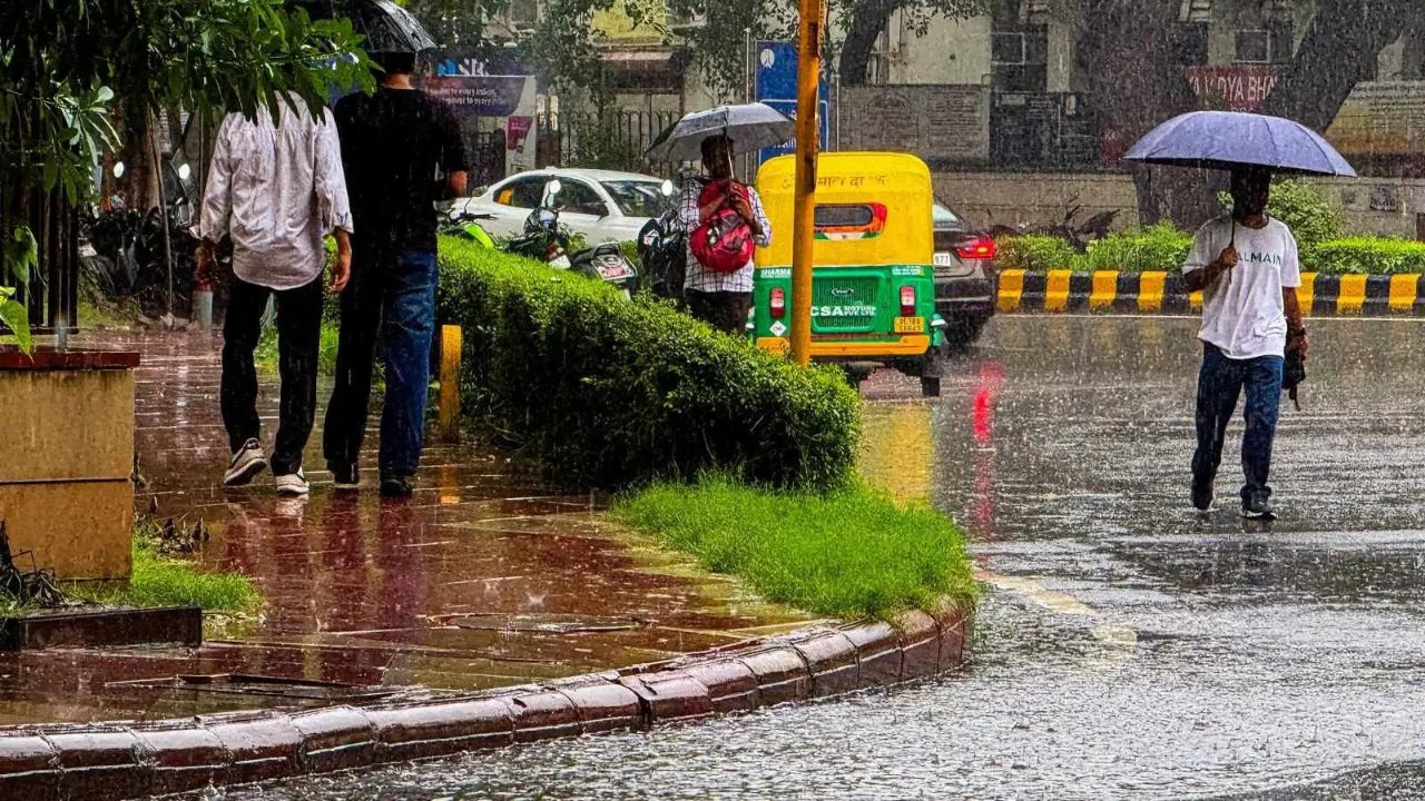 Delhi Drenched Again! Flooded, Traffic Snarls Return As Heavy Showers Lash NCR; IMD Alert Issued