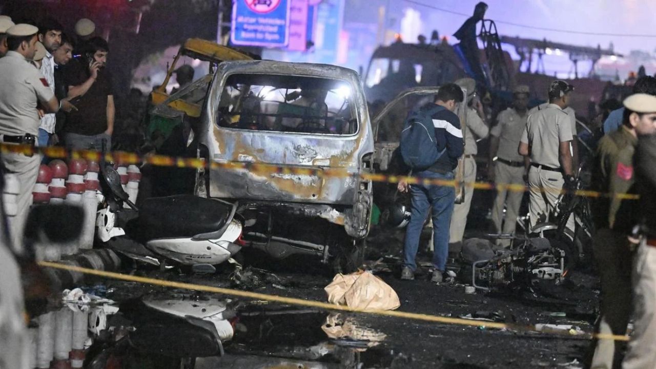 Red Fort Blast Mystery Solved: NIA Reveals Shoe Trigger Used by Umar Un Nabi