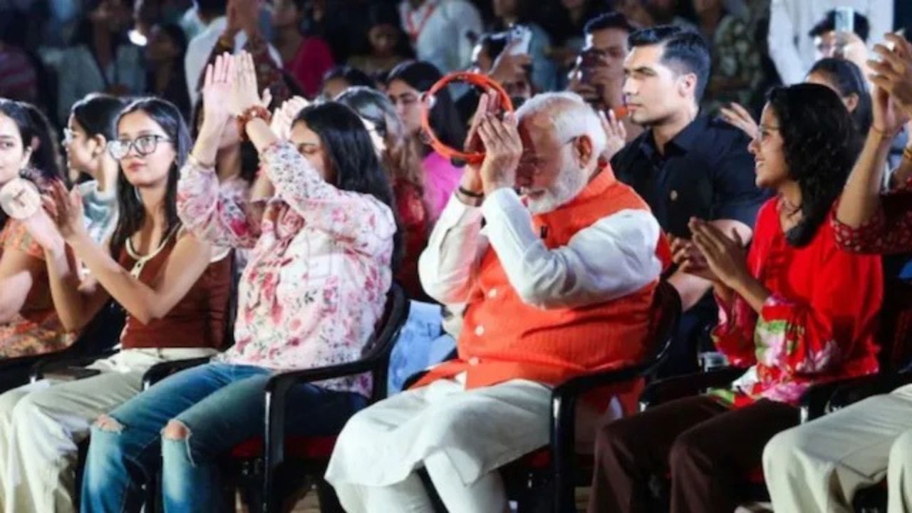PM Modi Joins Delhi’s ‘Bhajan Clubbing’ Event, Devotion Meets Modern Beats