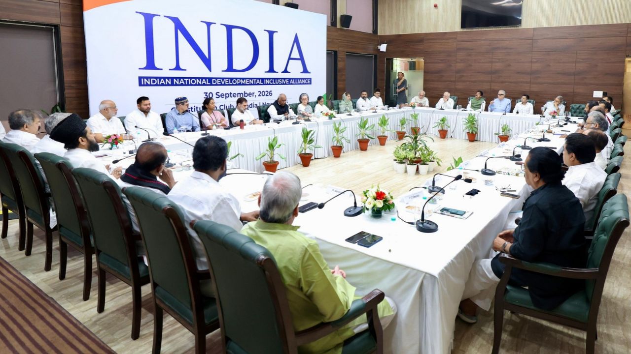 Gyanesh Kumar Removal Demand, EVMs and SIR Row Dominate INDIA Bloc’s Big Meet