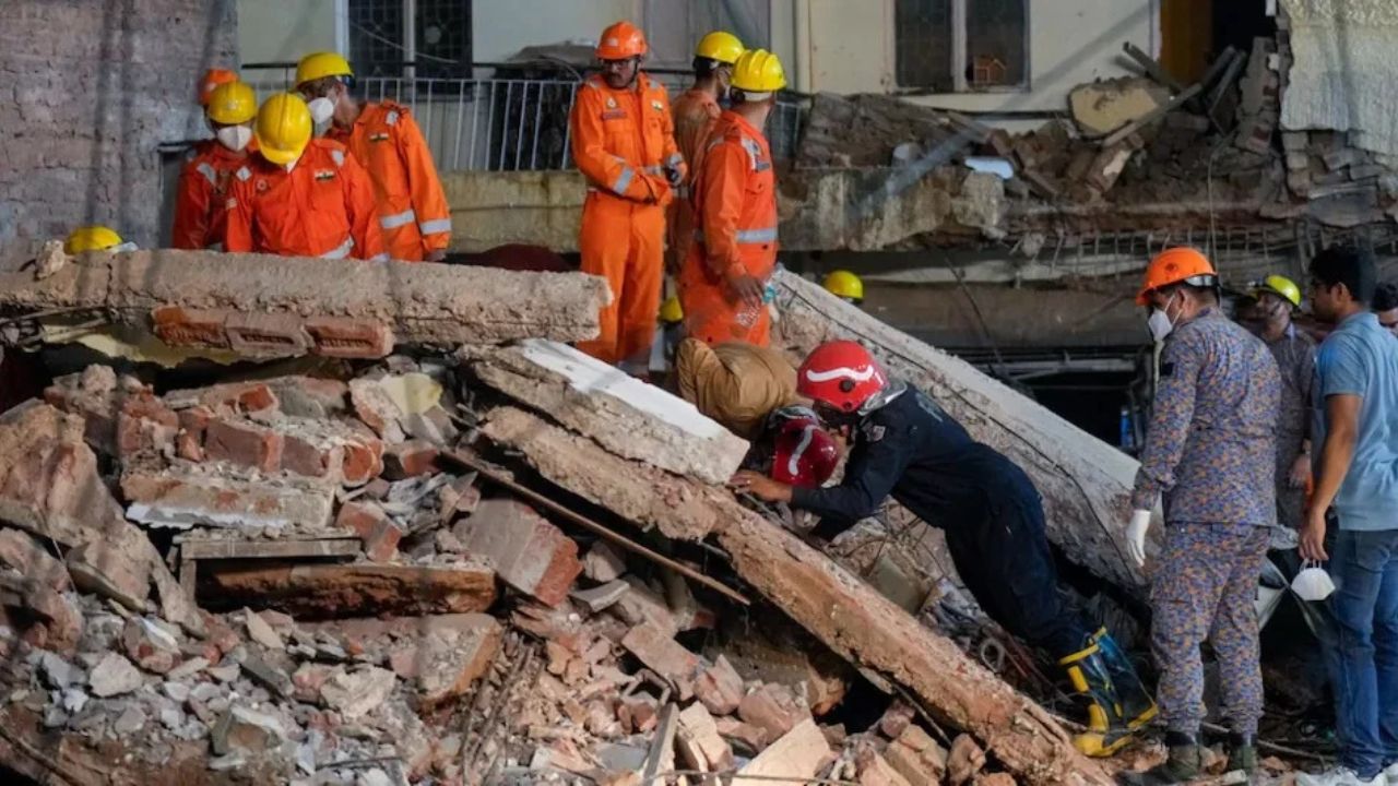 Delhi PG Collapse Horror: Police Hunt Owner Hariram Bansal, Look-Out Notice Issued After 6 Deaths