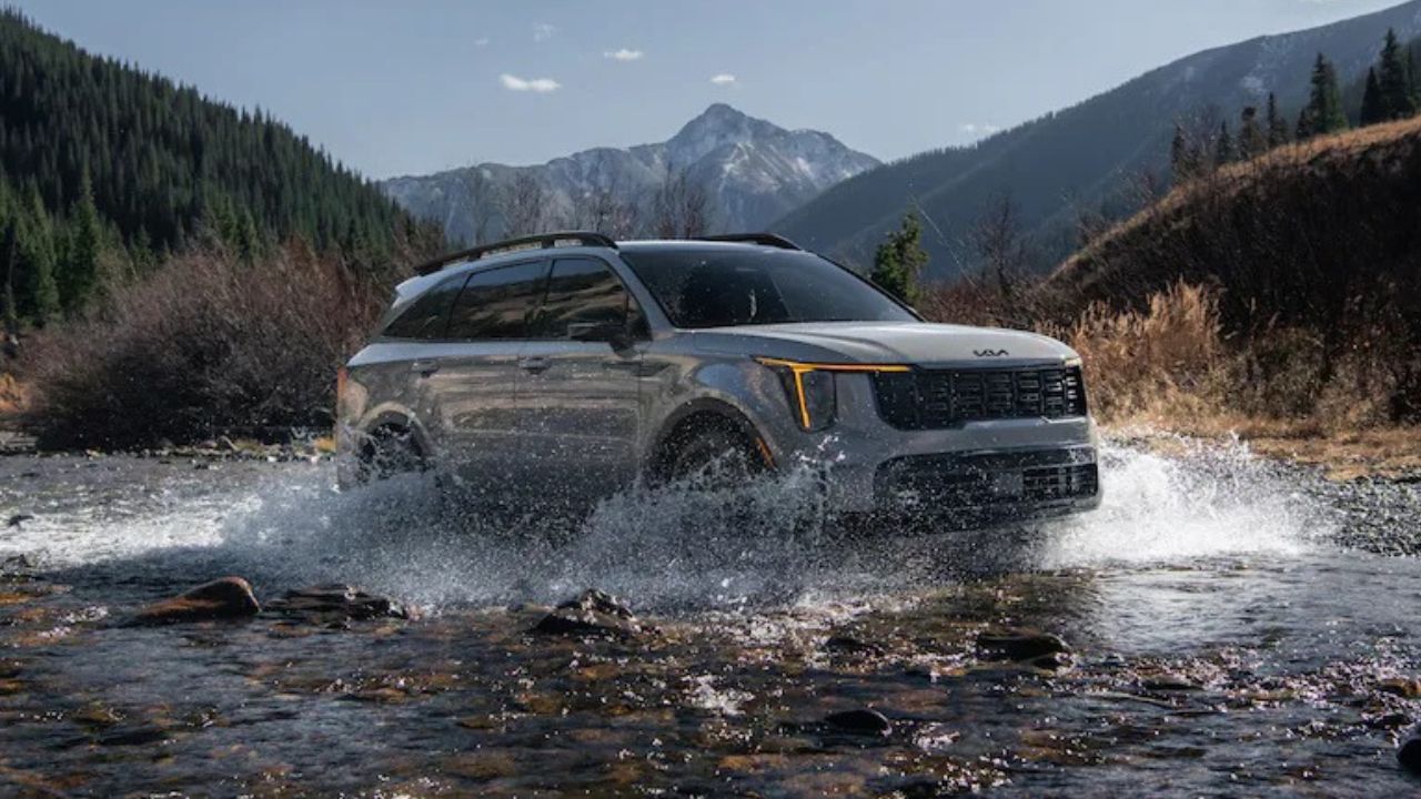 Fortuner Rival Kia Sorento Arrives Tomorrow: 238 HP Hybrid Engine, 7-Seater Luxury & More