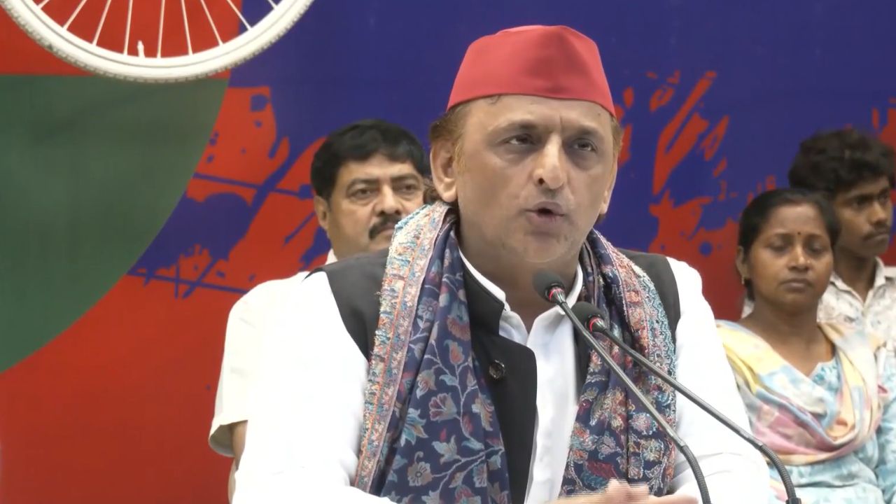 “Where Can One Place Trust?” Akhilesh Yadav Questions EC Credibility Over SIR Row