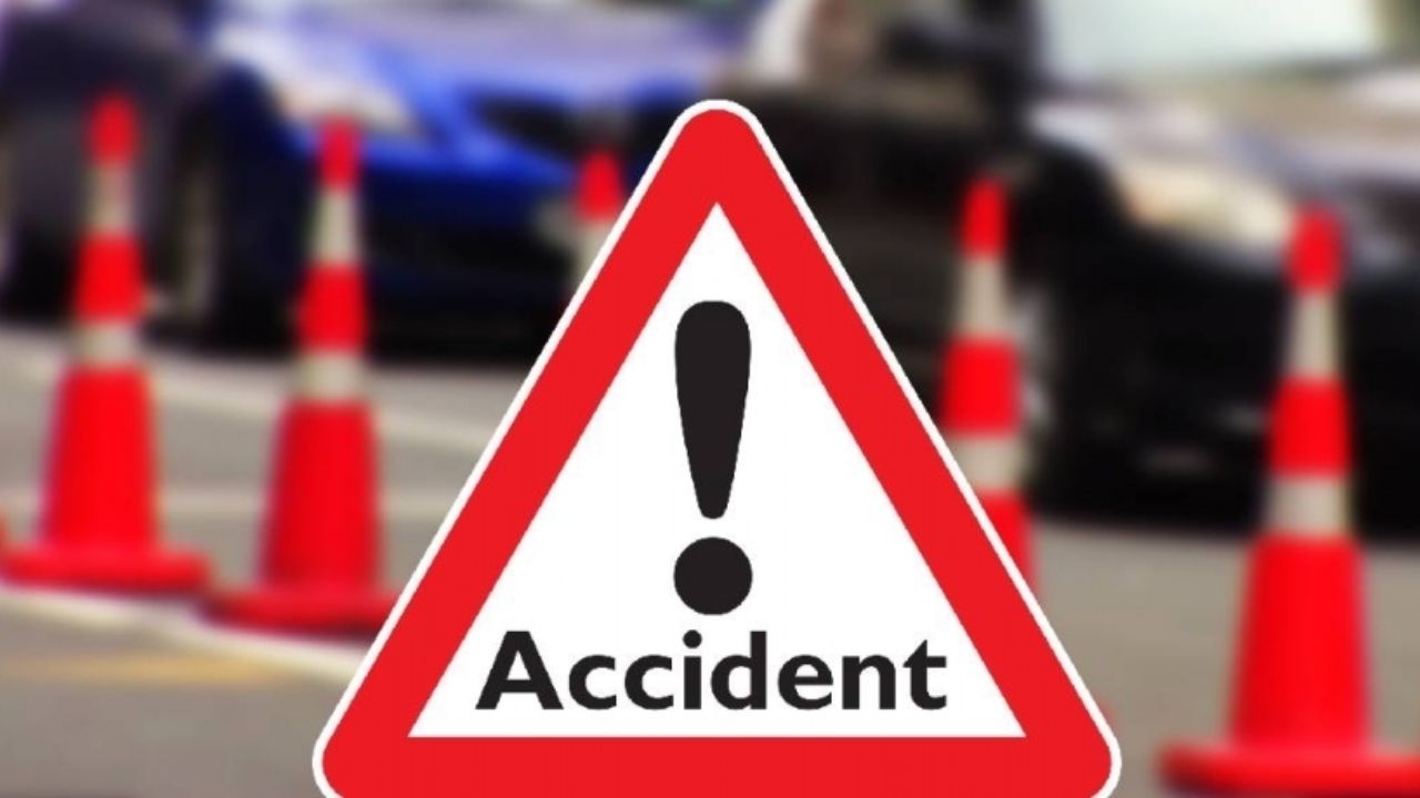 17 Injured As Delhi-Lucknow Bus Overturns On Ganga Expressway In Hardoi