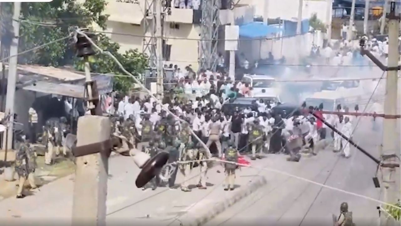 Andhra Pradesh: TDP-YSRCP Clashes Spread Across Kadapa, Police Fire Six Rounds in Air