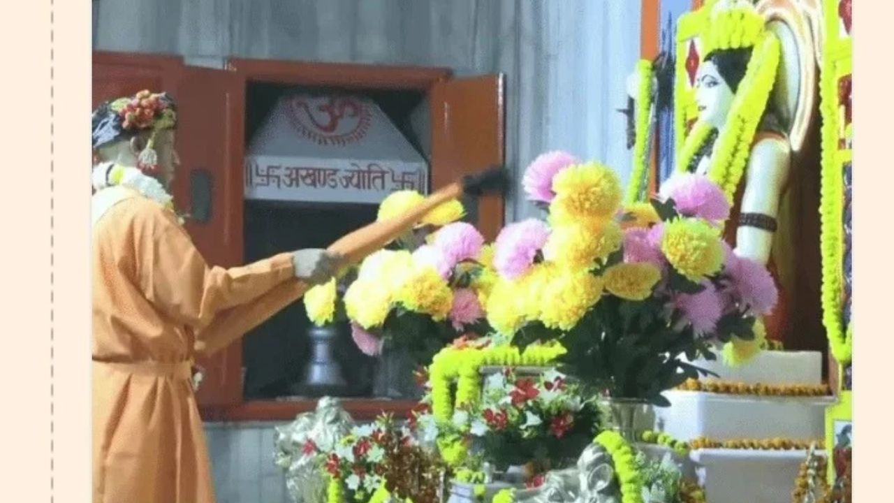 Yogi Adityanath Performs Special Gorakhnath Temple Rituals on Vijayadashami, Prays for Public Welfare