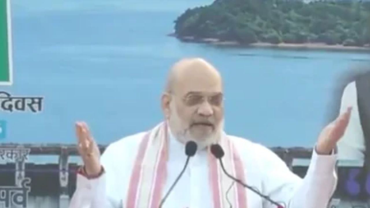 Amit Shah Pays Tribute To Sardar Patel, Criticises Congress