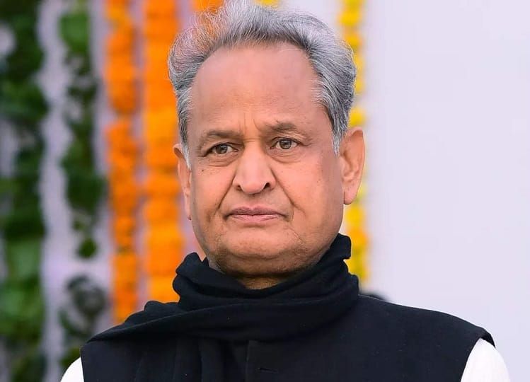 DAP Shortage Row: Ashok Gehlot Attacks Rajasthan Government as Black-Market Prices Soar