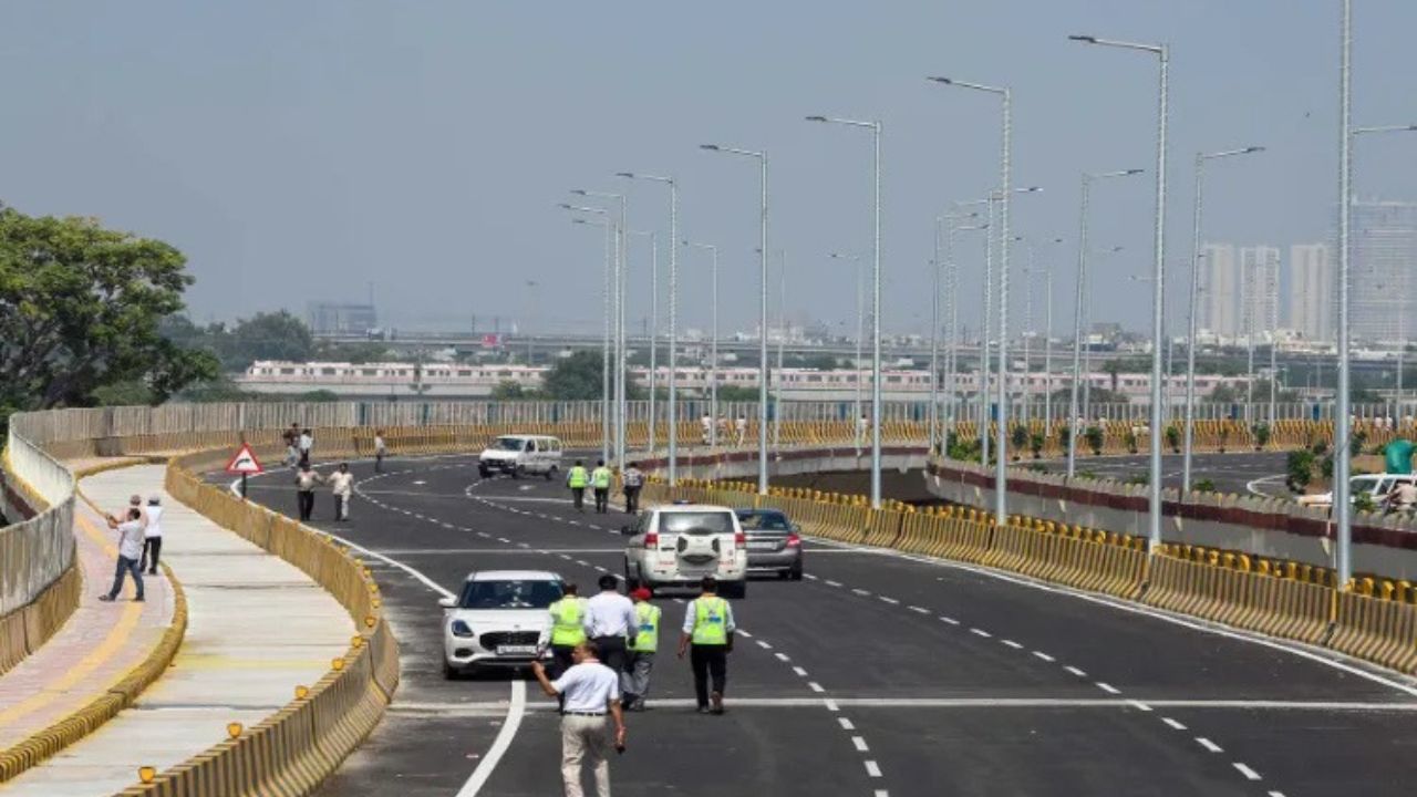 New Barapullah Flyover Triggers Traffic Chaos; Verma Points Finger At AAP