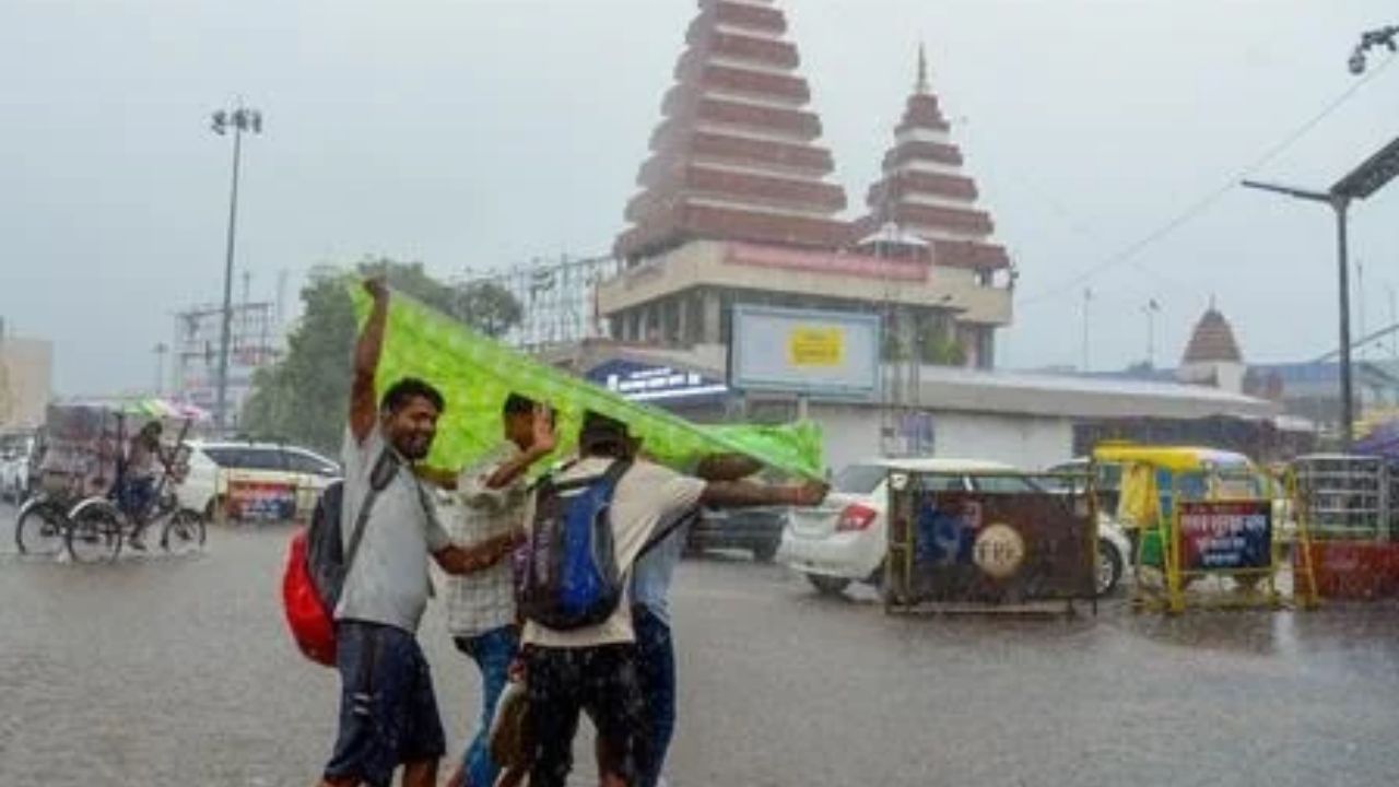 IMD Issues Red Alert for Sitamarhi, Madhubani and Patna due to Cyclone Arnab