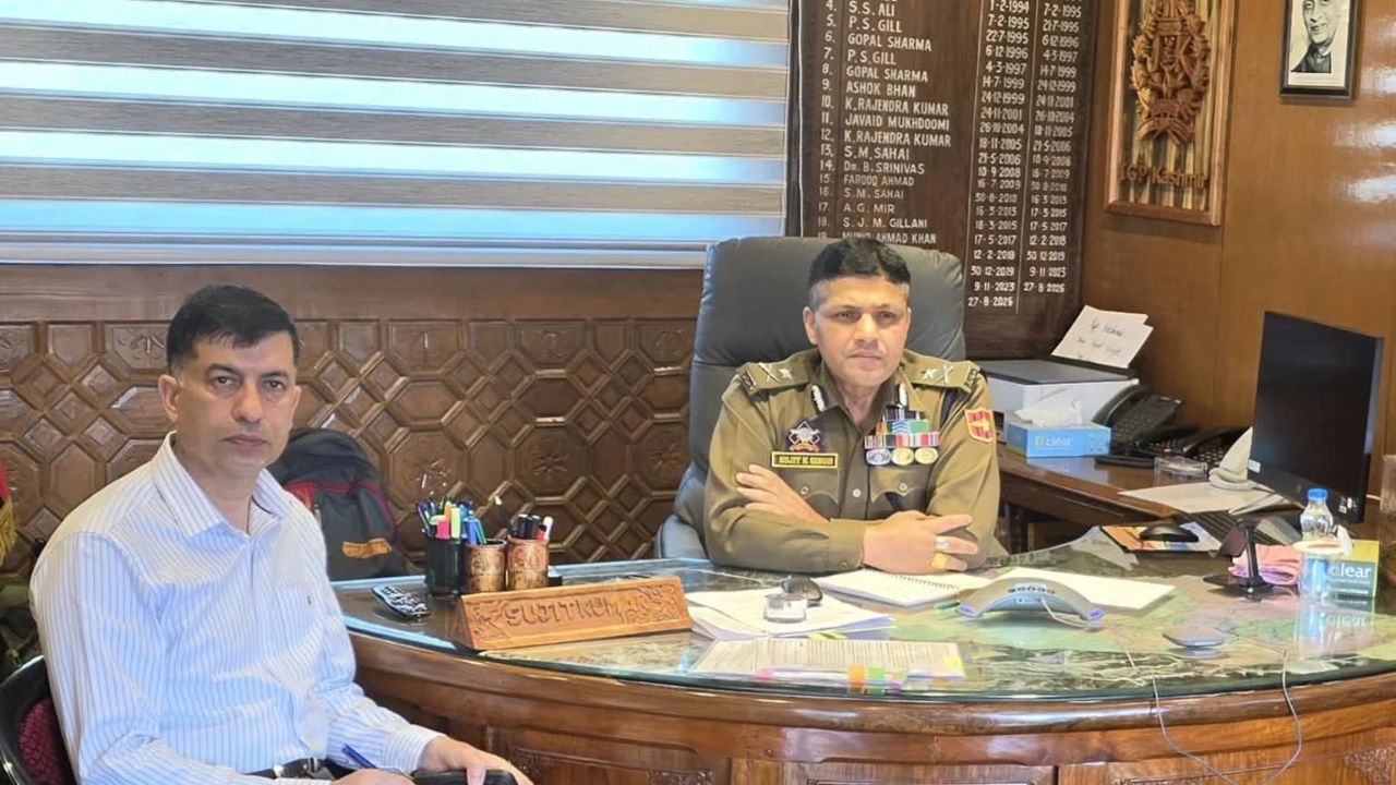 Kashmir Police Pushes SMART Policing: IGP Sujit Kumar Singh Directs Stations to Go Digital