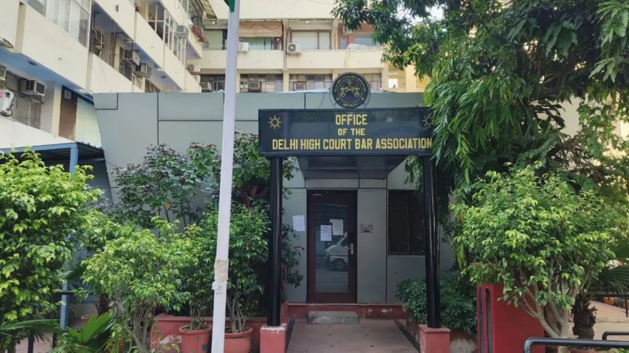 Delhi High Court Bar Members to Wear Black Ribbons to Protest Alleged Police Excesses Against Lawyers