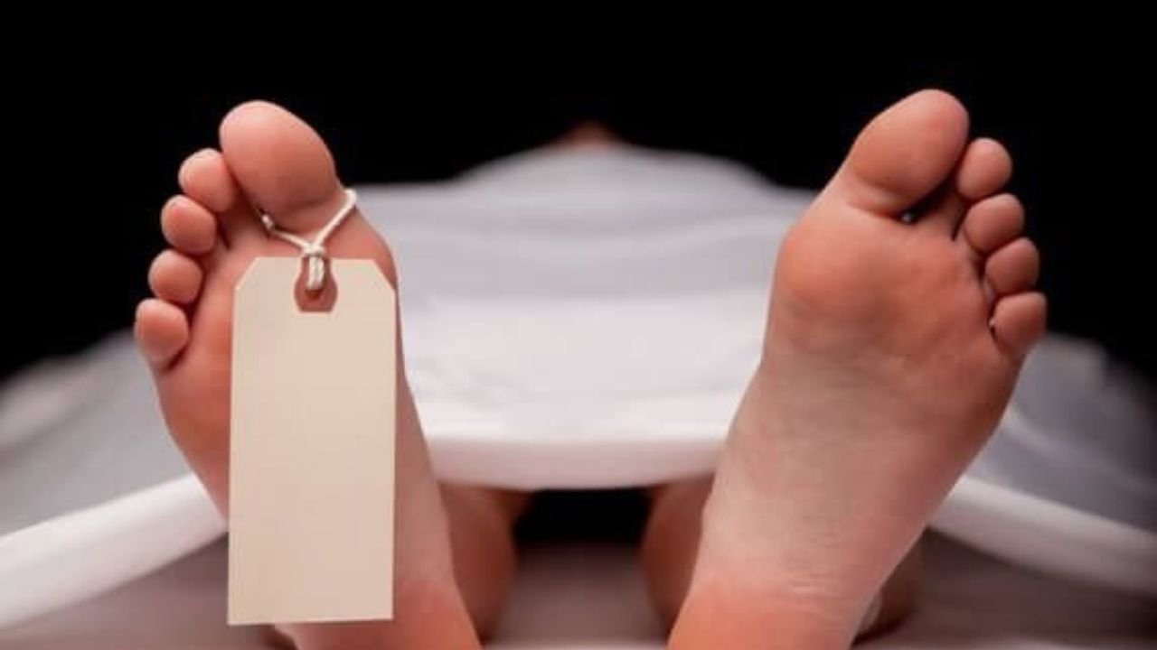 Madhya Pradesh Family Performs Woman’s Last Rites Outside Hospital After Landlord Refuses Body Entry Over Navratri