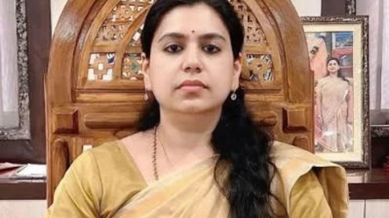 Divya Mittal’s Mirzapur Visit Fuels Election Buzz: Will Former IAS Officer Contest in 2027?