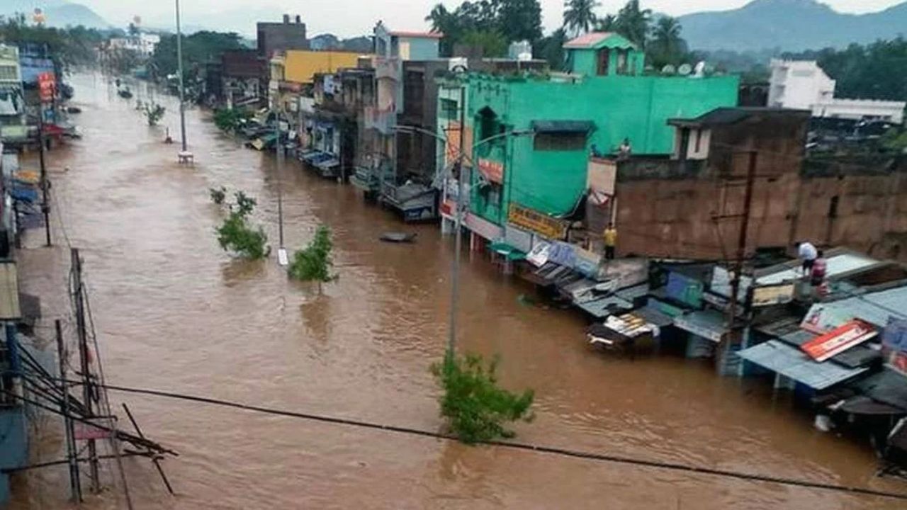 Cyclone Arnab Triggers Floods in Odisha: 3 Dead, Houses Washed Away, NH-326 Damaged